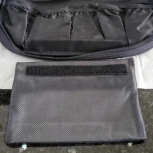 Eddie Bauer Men's Luggage Hanging Toiletry Bag Black BRAND NEW - Picture 9 of 11